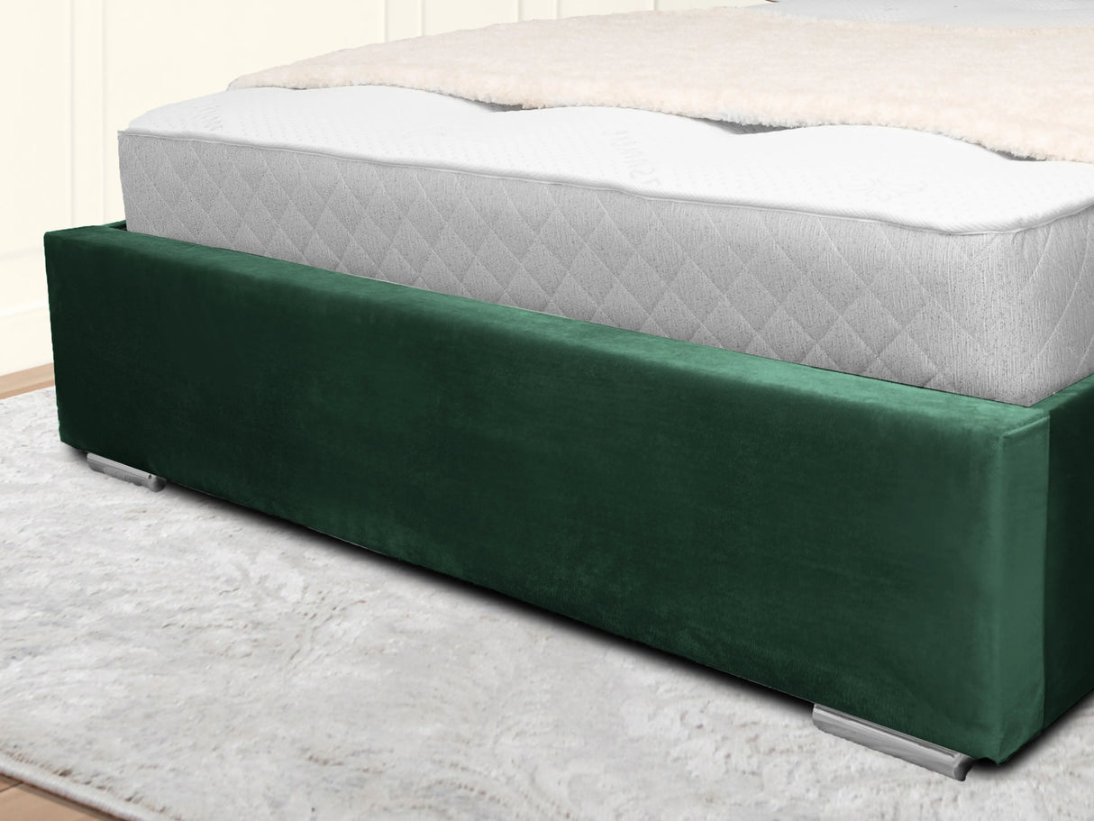 Middleton Wingback Upholstered Bed