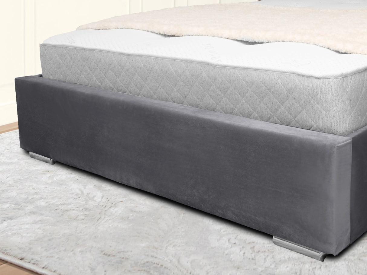 Middleton Wingback Upholstered Bed