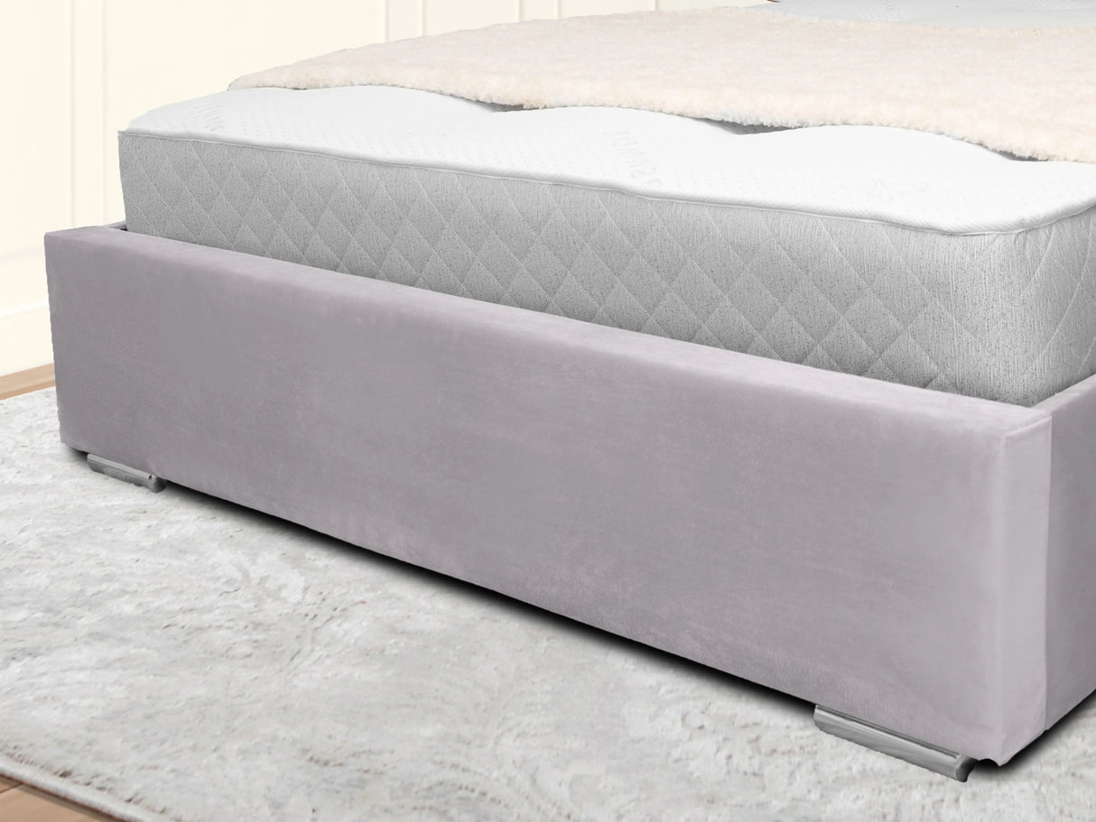 Middleton Wingback Upholstered Bed