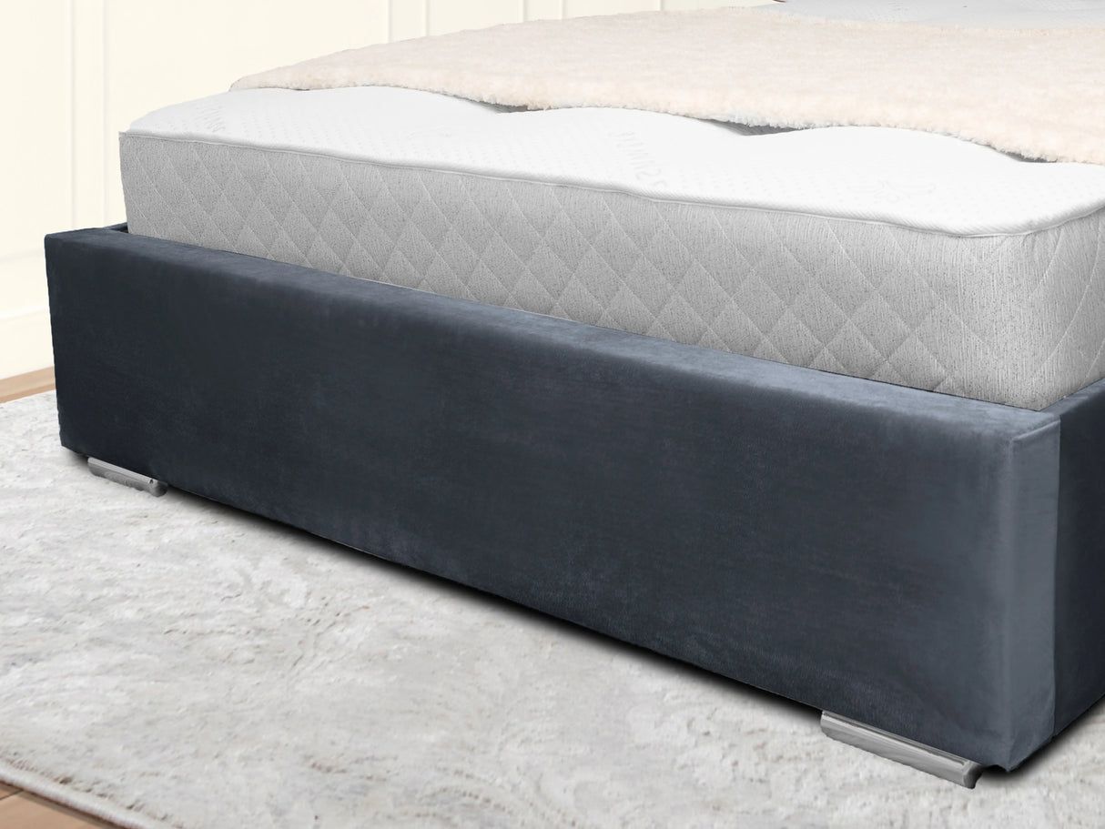 Middleton Wingback Upholstered Bed