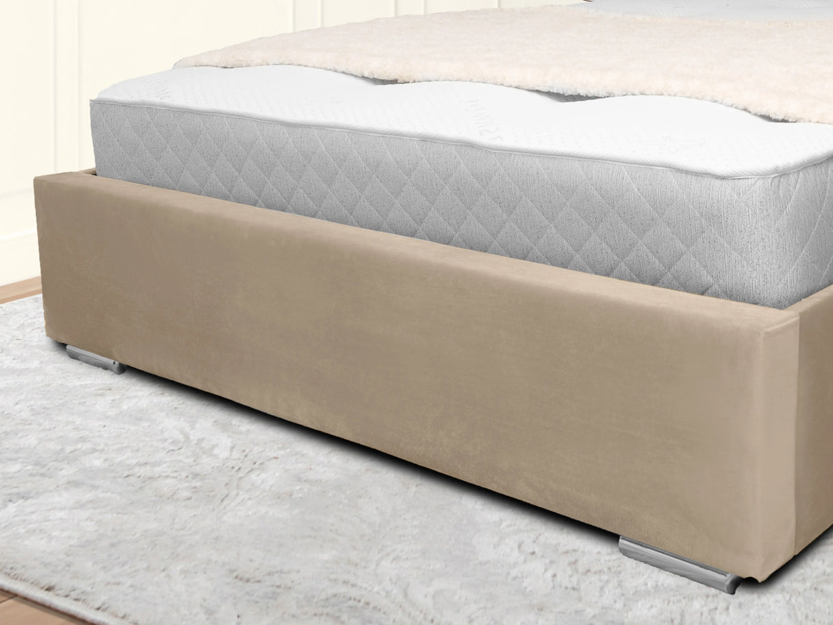 Middleton Wingback Upholstered Bed