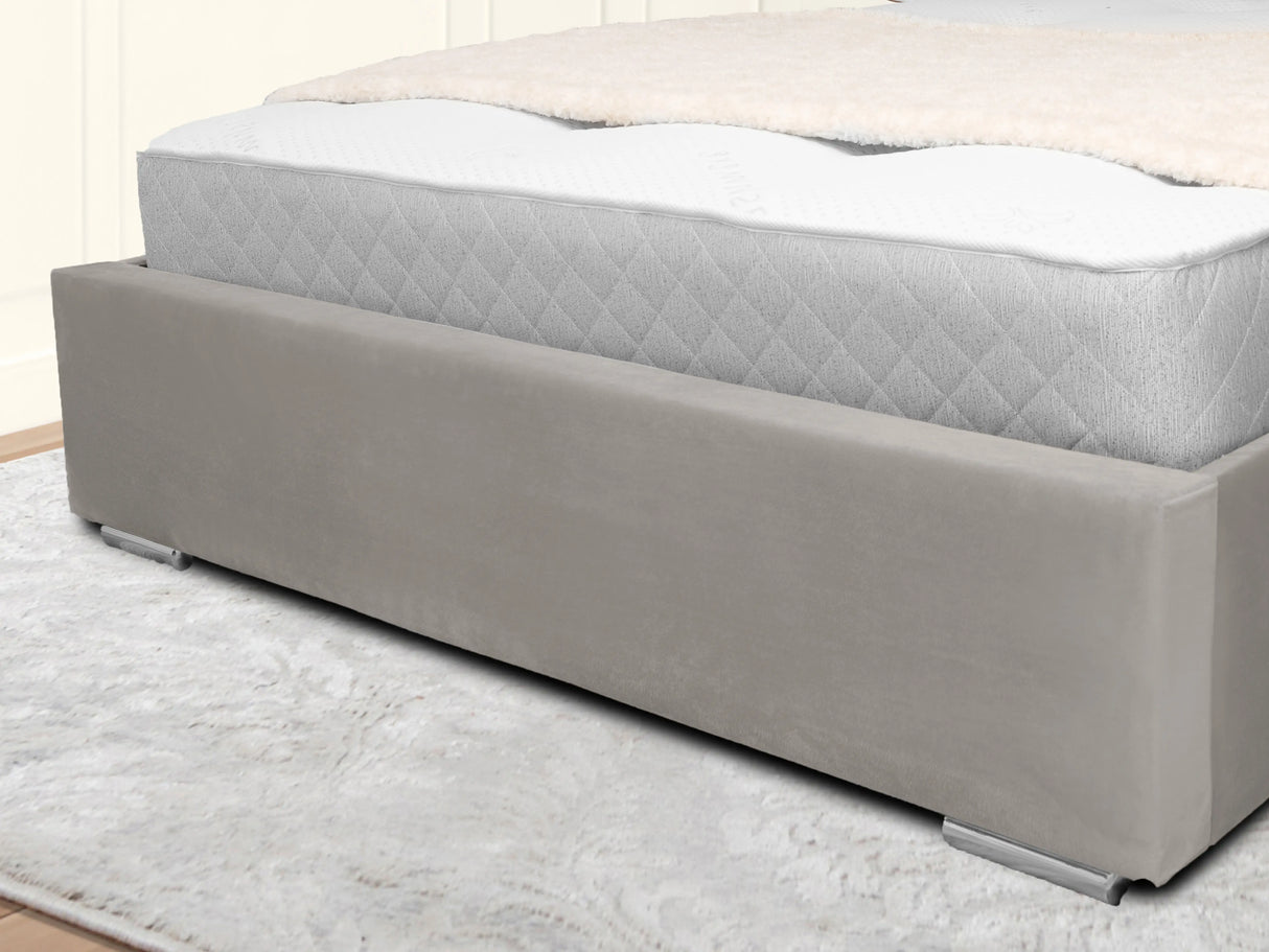 Middleton Wingback Upholstered Bed