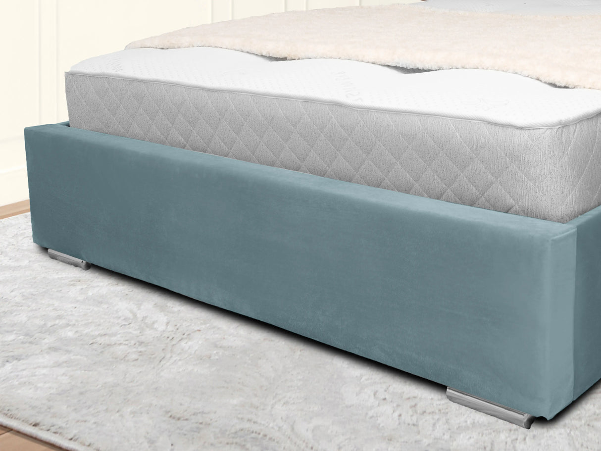 Middleton Wingback Upholstered Bed