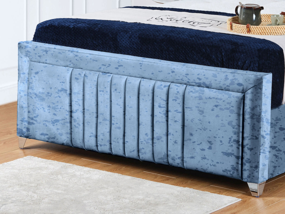 Cannas upholstered bed